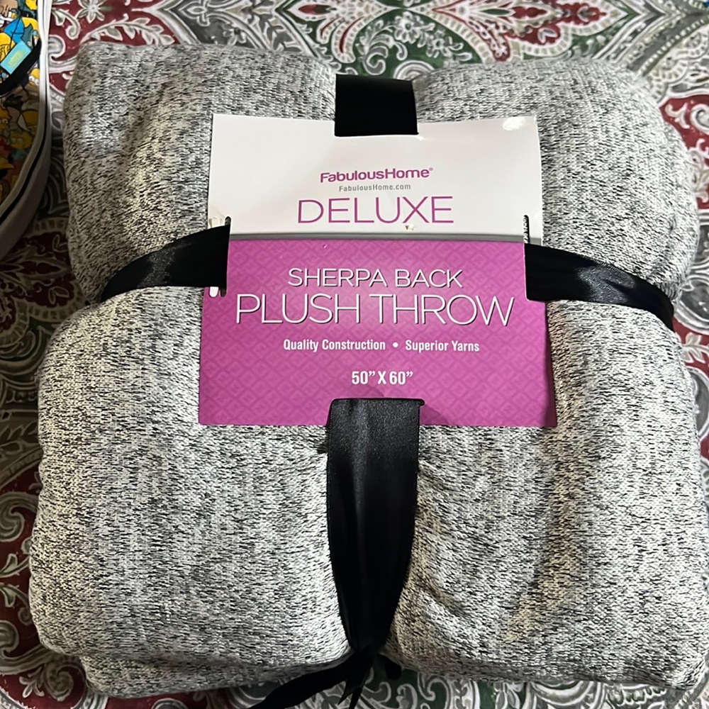 NWT plush Sherpa throw